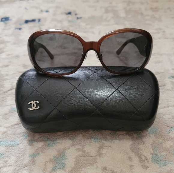 Chanel Camellia Flower Sunglasses - Picture 4 of 16